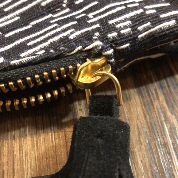 Bloom & Give Kavya Clutch - Picture 9 of 11